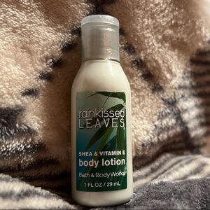 Bath & Body Works Rainkissed Leaves Lotion - Green and White